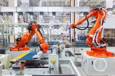 制造業高質量發展進行時 | 海爾“智能+5G”互聯工廠 重慶樣本驅動產業變革，實現用工下降30%、產能提升125%